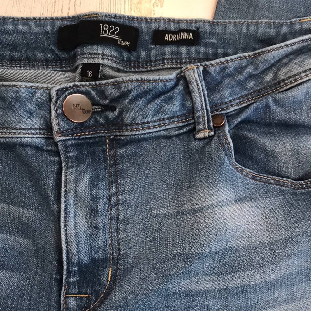 1822 Denim Adrianna size 16